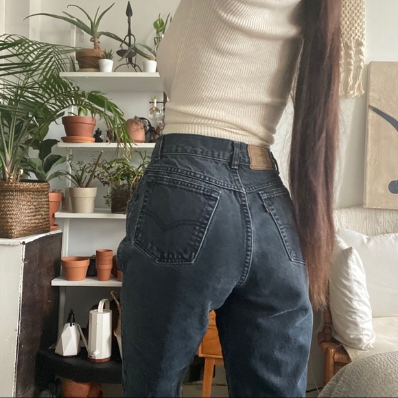 ❌SOLD❌Vtg Levis 901 High Waisted Tapered Jeans 26” - Picture 4 of 9